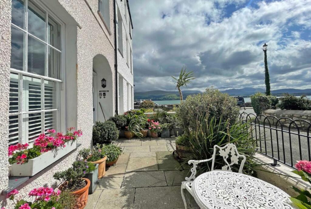 Awel Y Mor Hotel Beaumaris Exterior foto
